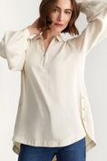 Loose blouse with puffy sleeves