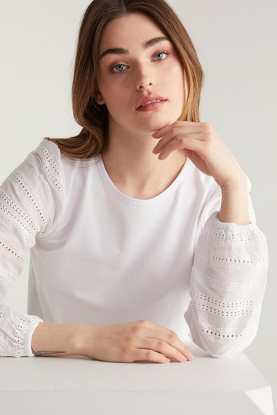 Jersey top with eyelet puffy sleeve