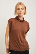 Loose top with slits