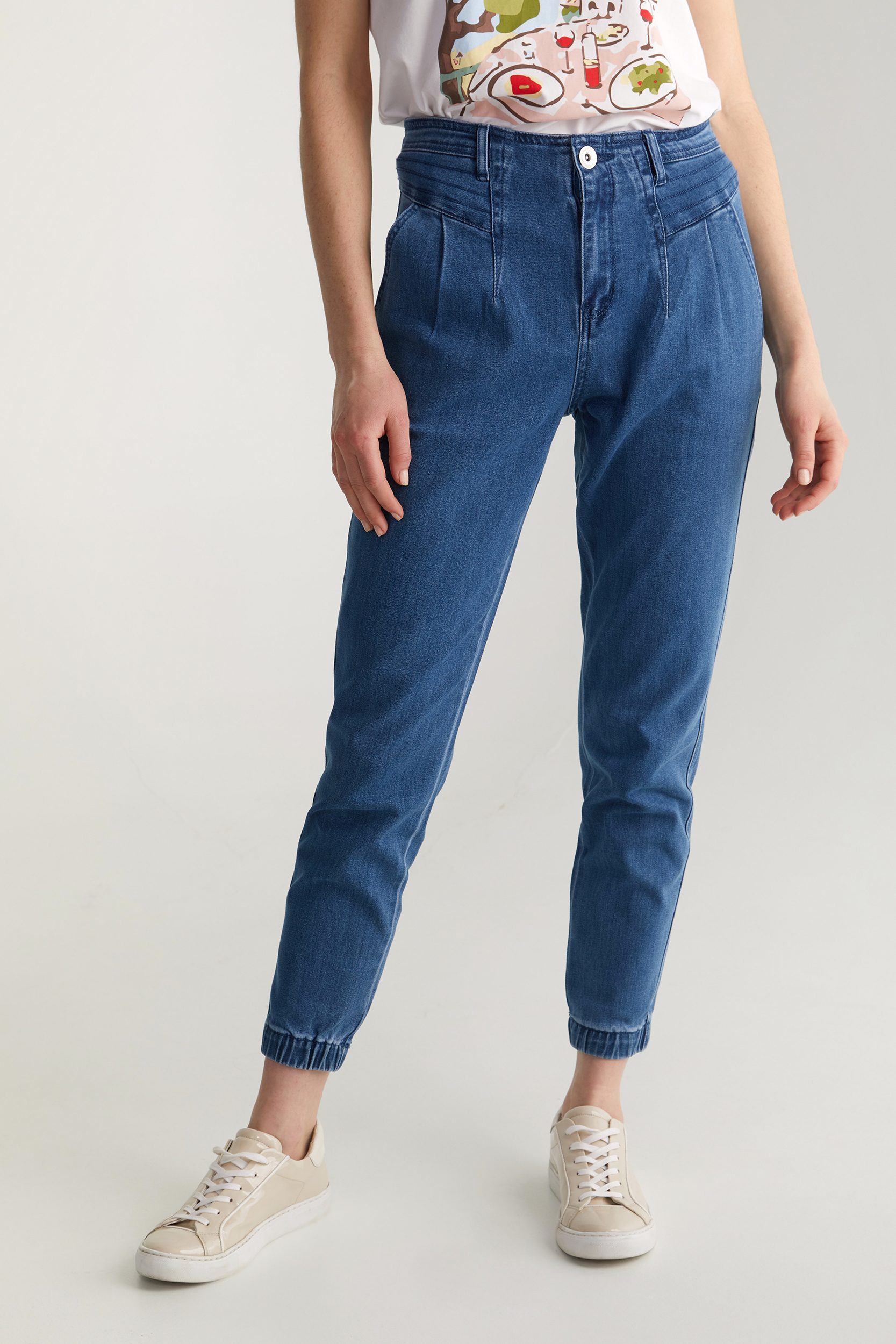 Elastic clearance cuff jeans